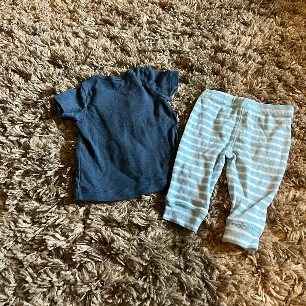 Great condition carters like new whale infant set‎